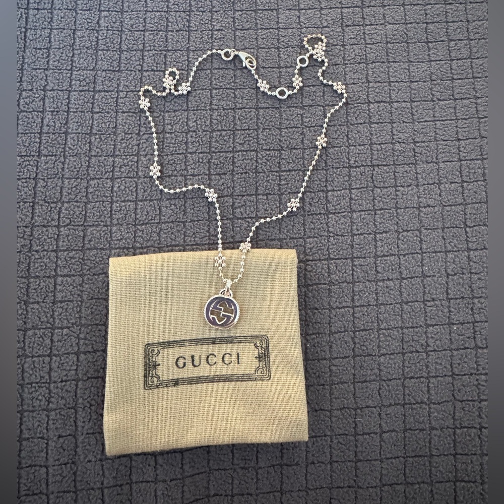 GUCCI Interlocking Necklace in silver. BRAND NEW.